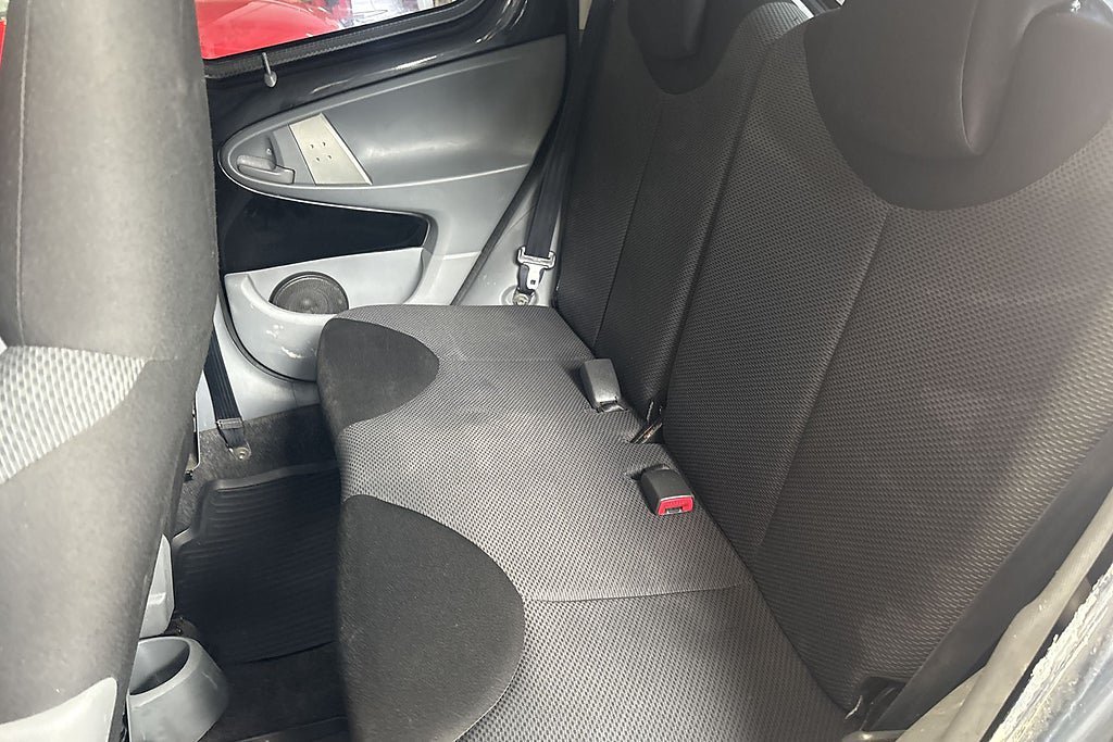 Vehicle Image 13