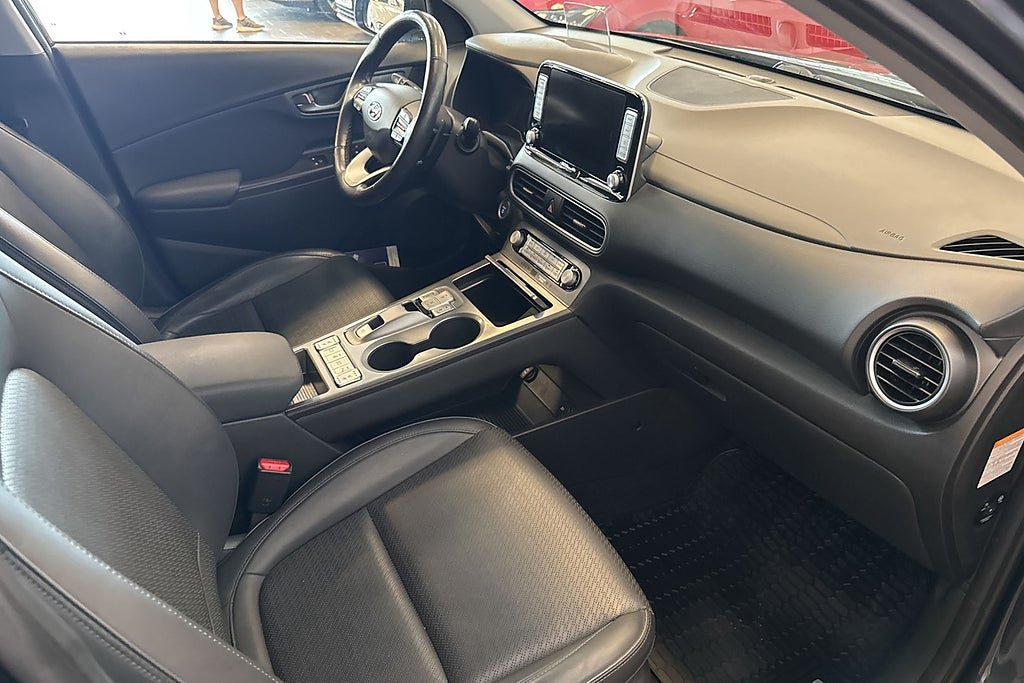 Vehicle Image 12