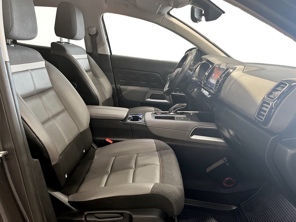 Vehicle Image 16