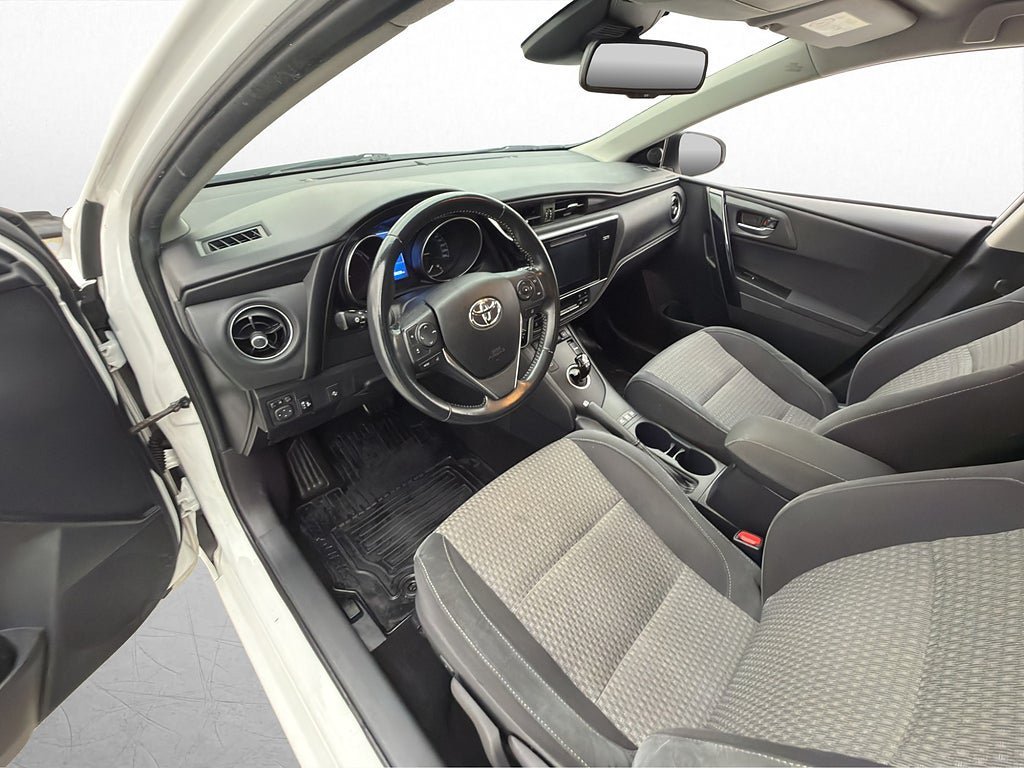 Vehicle Image 12