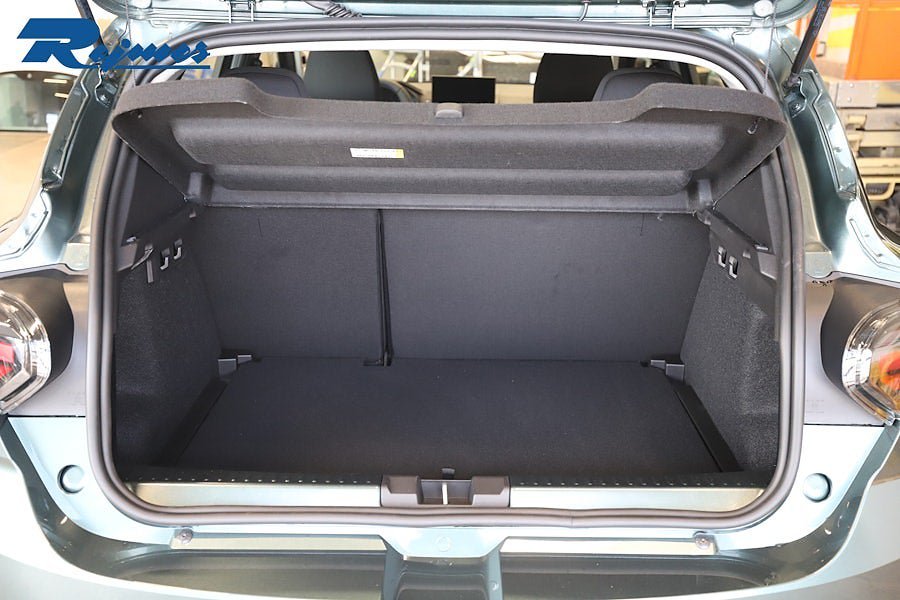 Vehicle Image 16