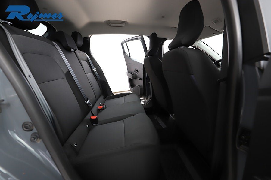 Vehicle Image 8
