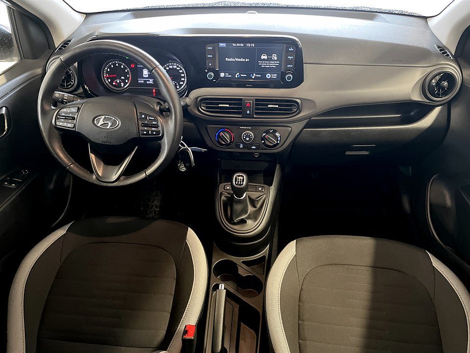 Vehicle Image 6