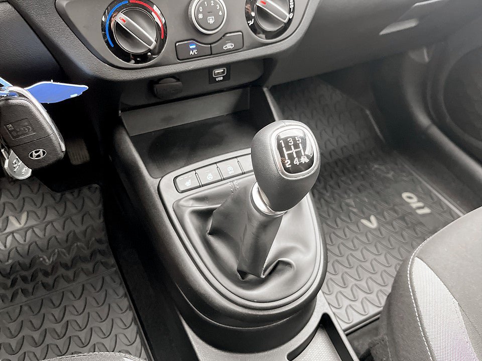 Vehicle Image 12