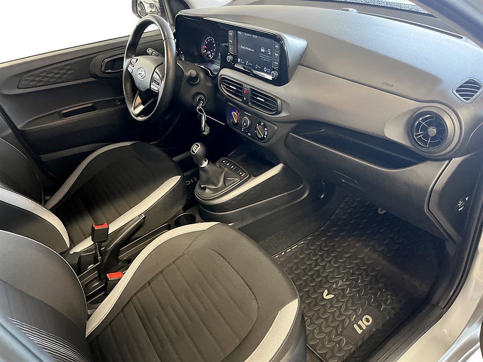 Vehicle Image 13