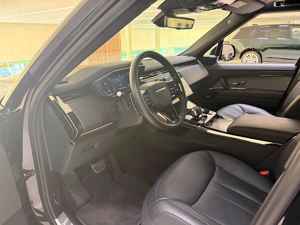 Vehicle Image 8