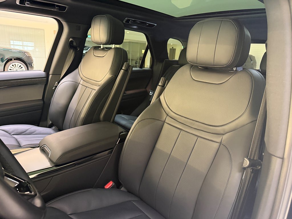 Vehicle Image 9