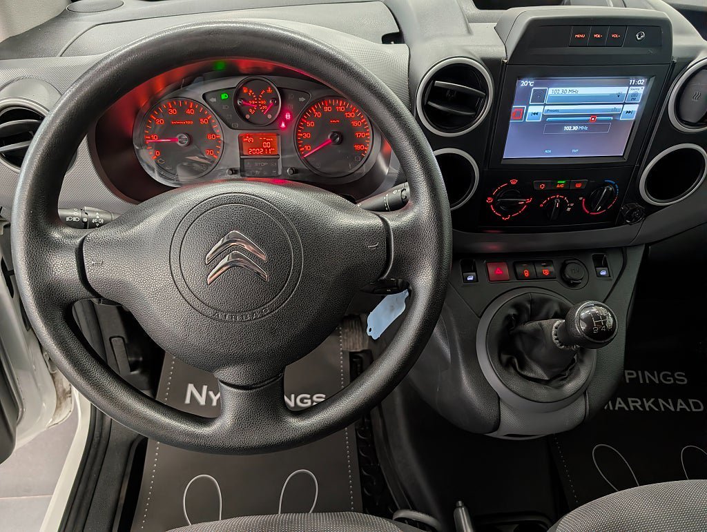 Vehicle Image 9