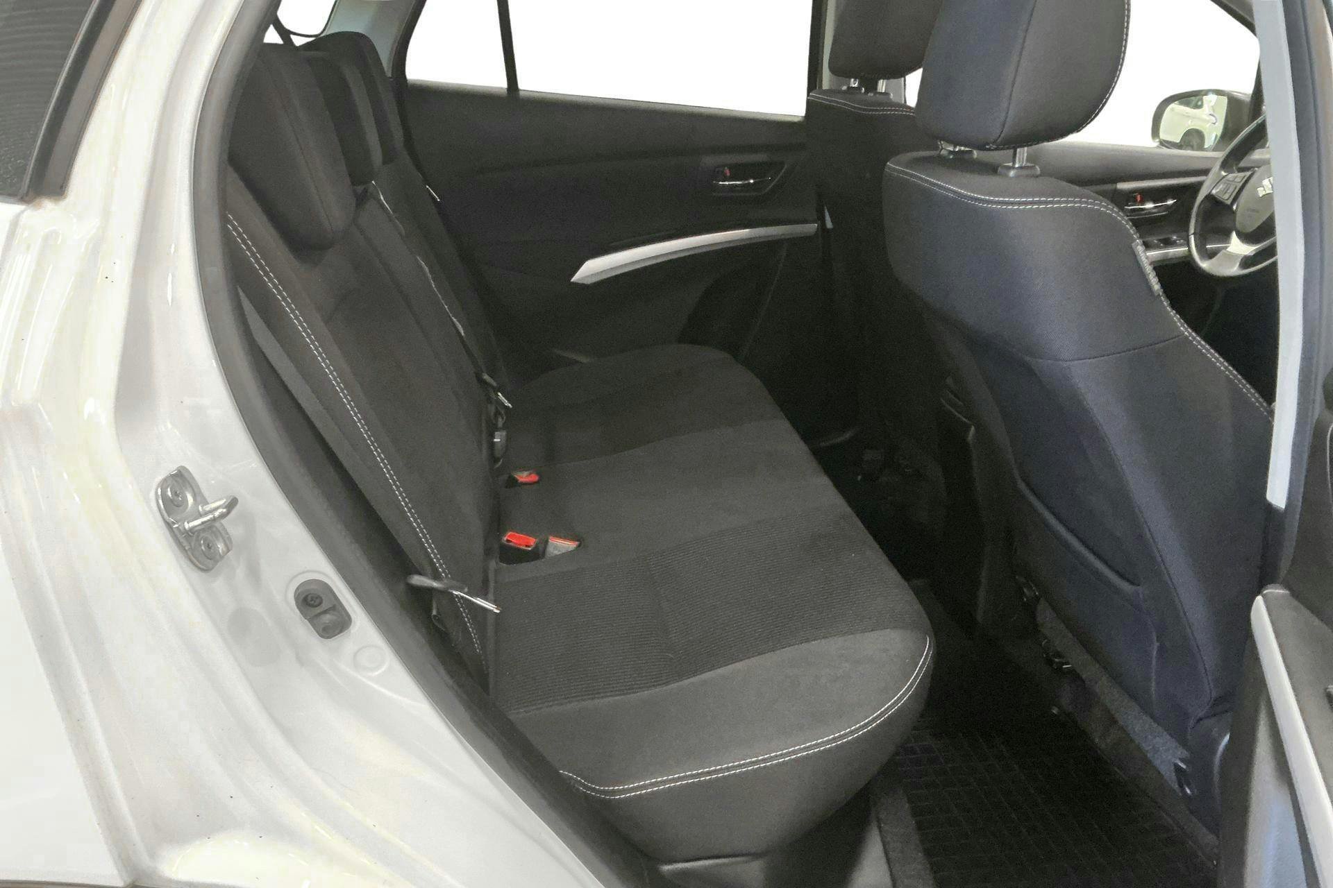 Vehicle Image 8
