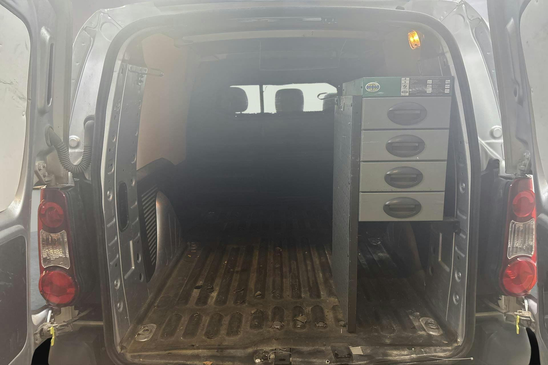 Vehicle Image 9