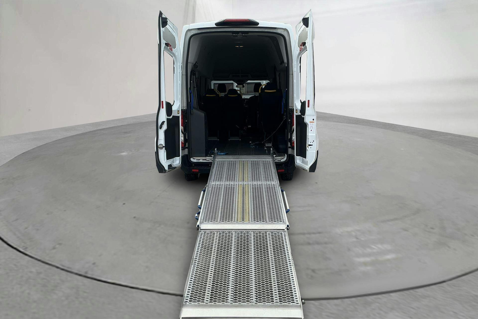 Vehicle Image 9