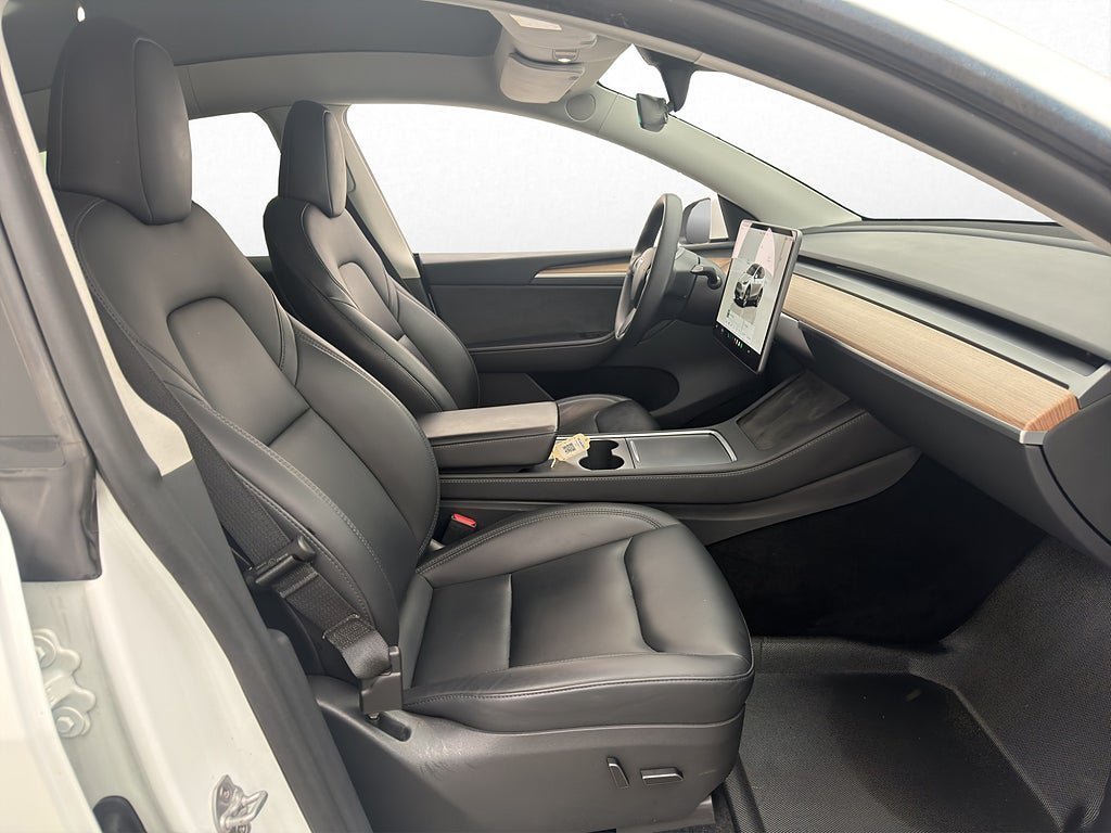 Vehicle Image 23