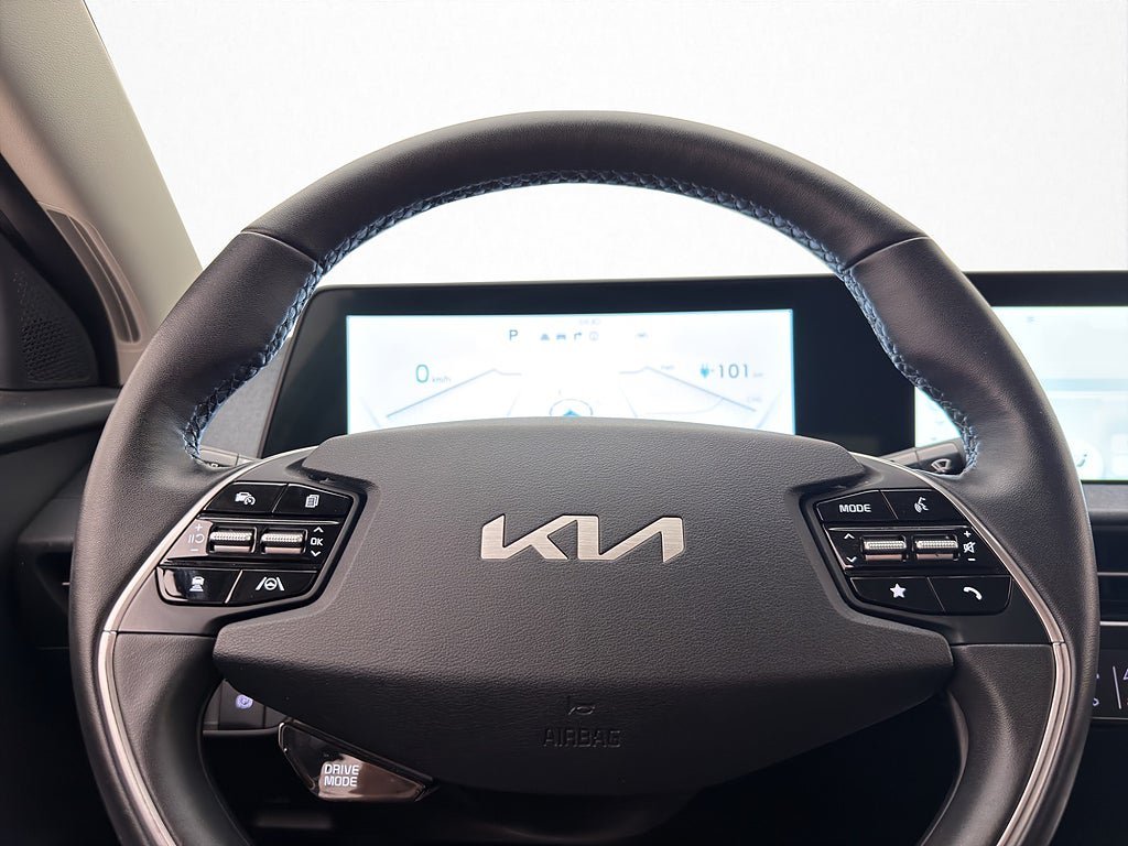 Vehicle Image 24