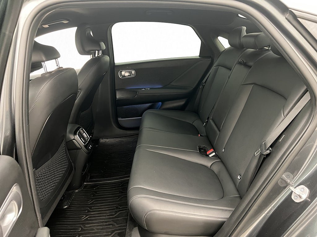 Vehicle Image 25