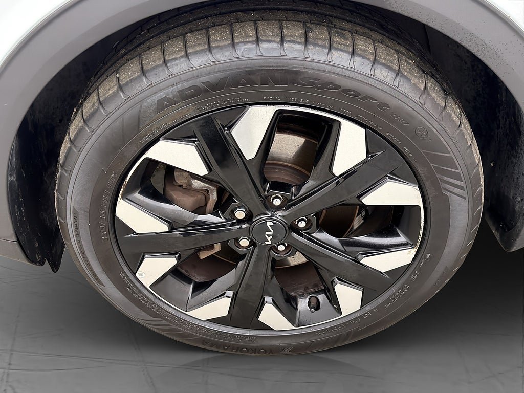 Vehicle Image 32