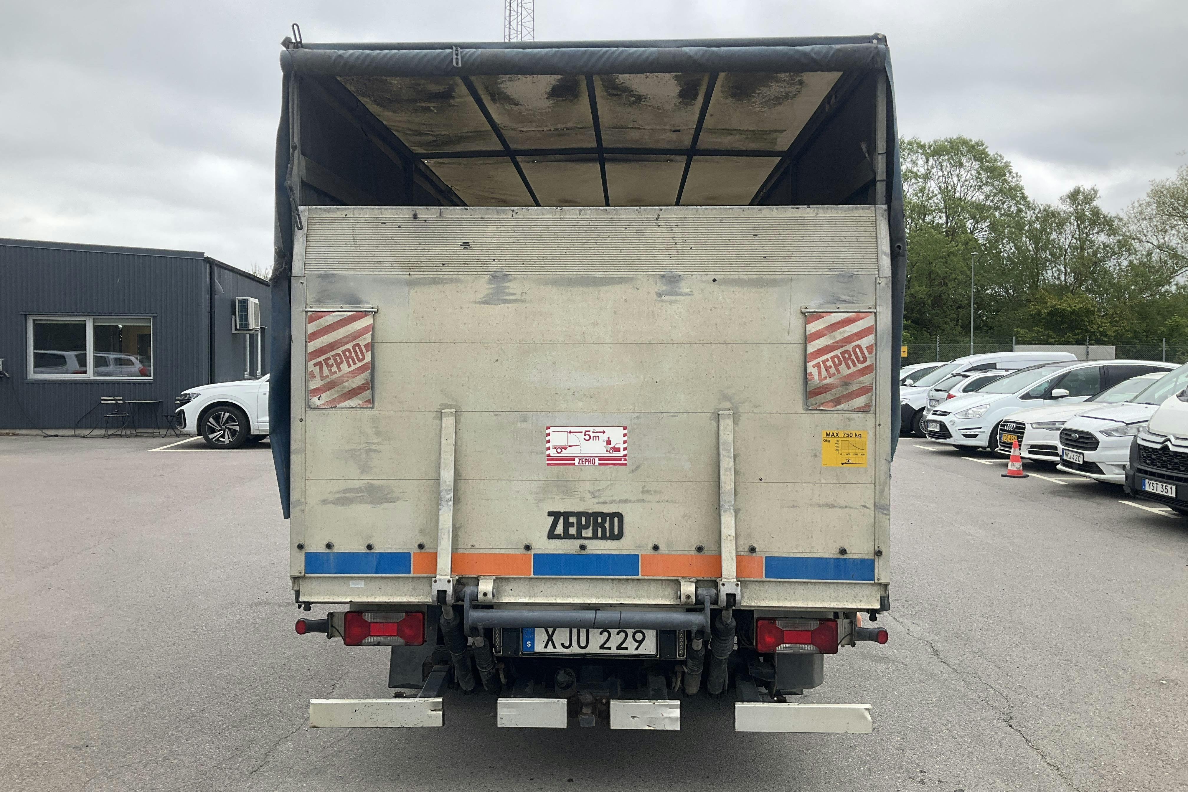 Vehicle Image 5