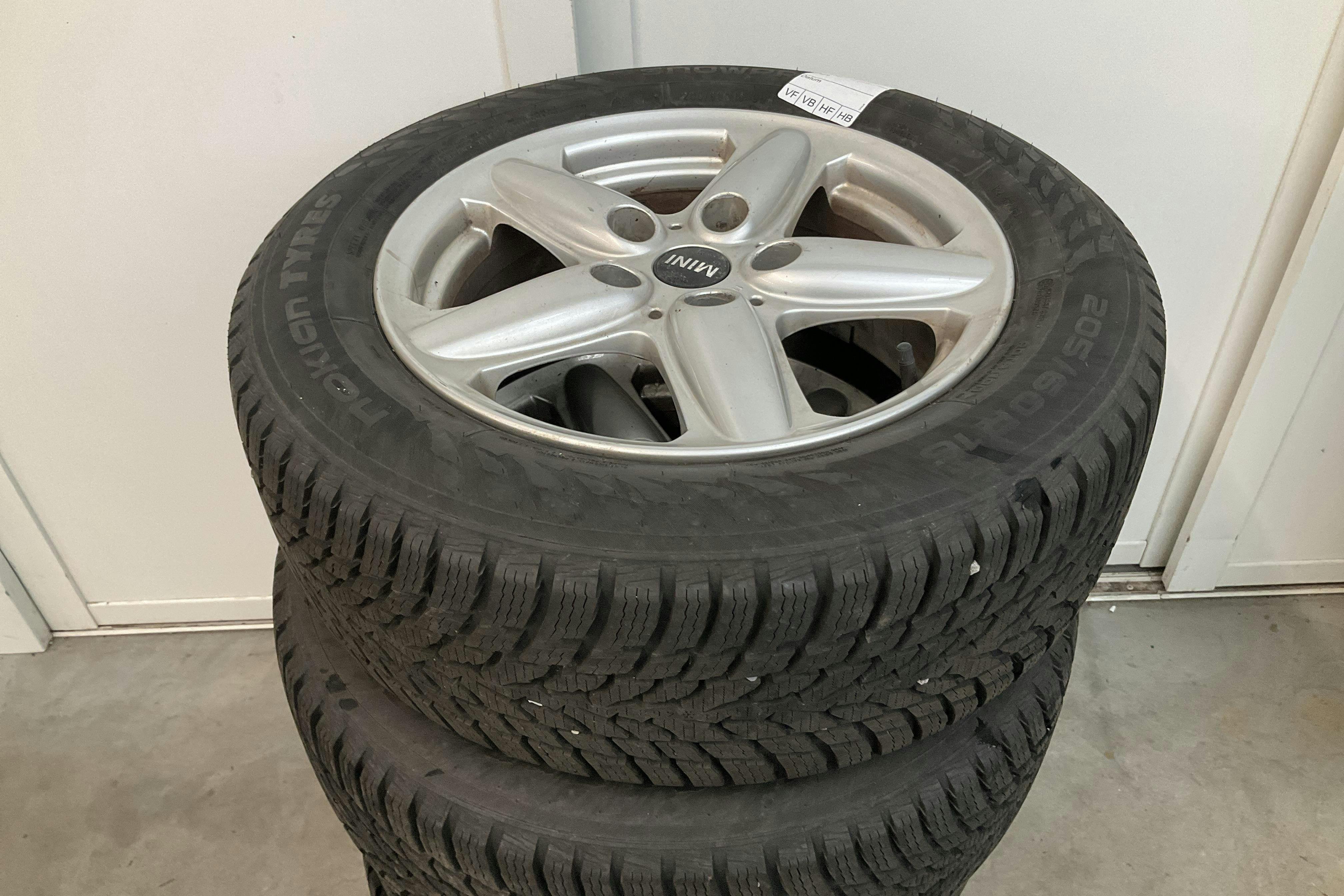Vehicle Image 11