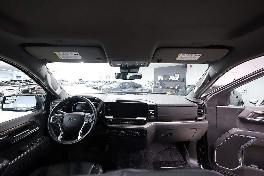 Vehicle Image 12