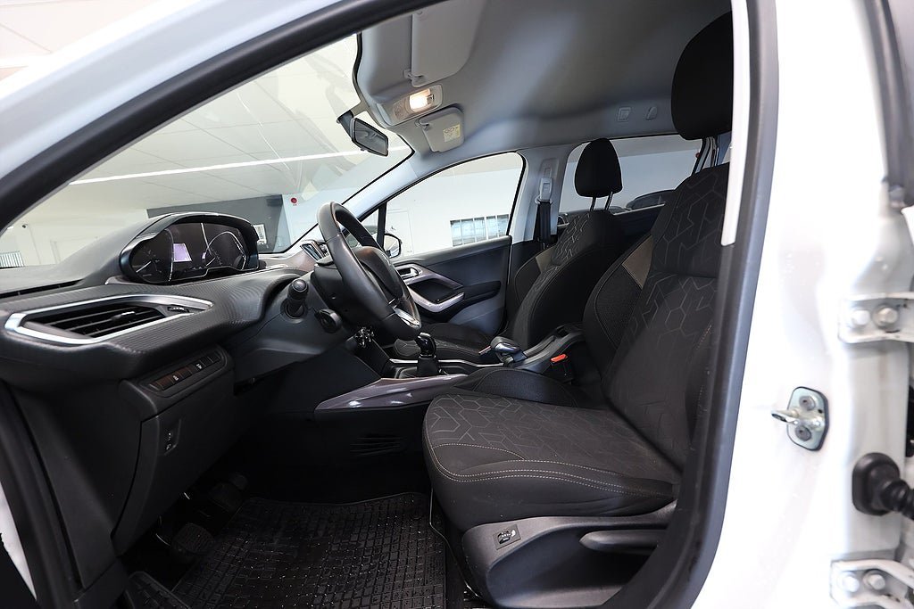 Vehicle Image 16