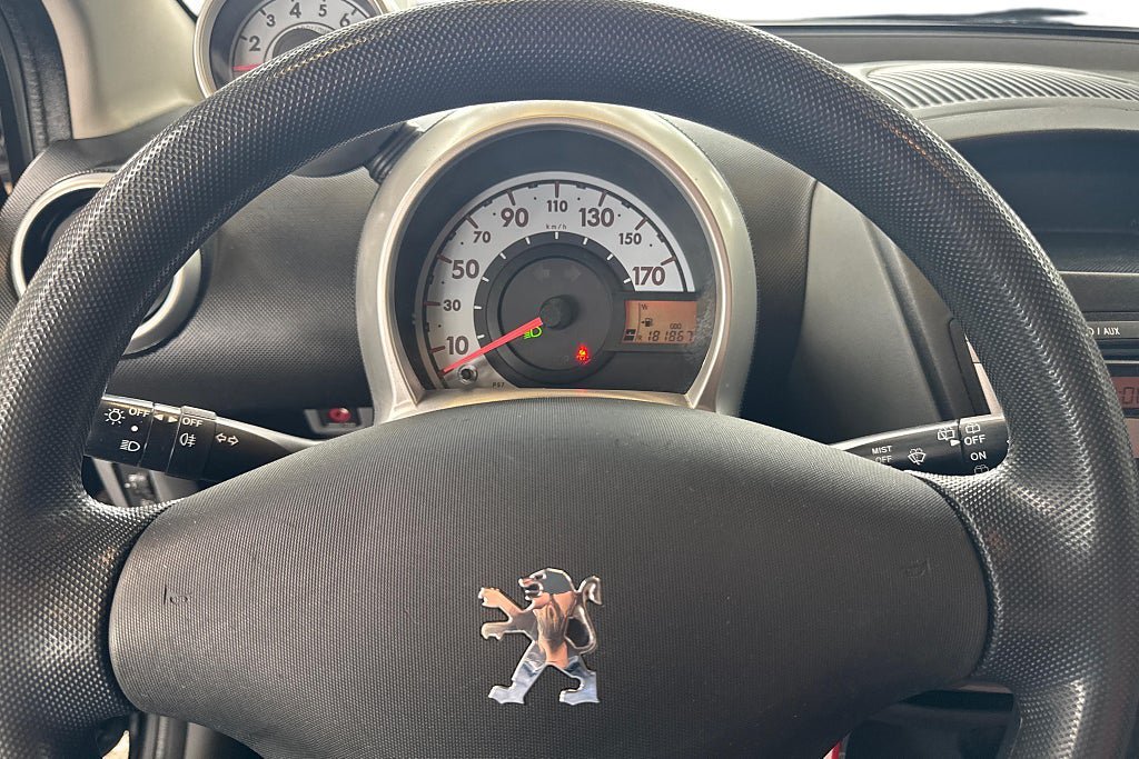 Vehicle Image 13