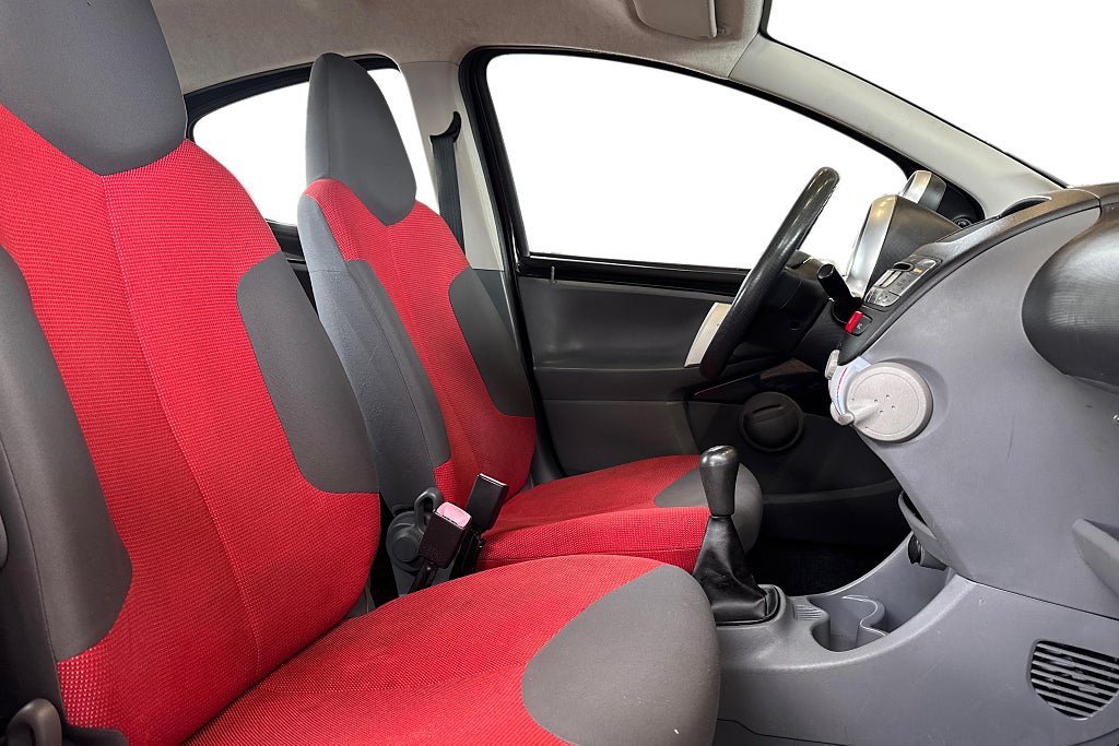 Vehicle Image 16