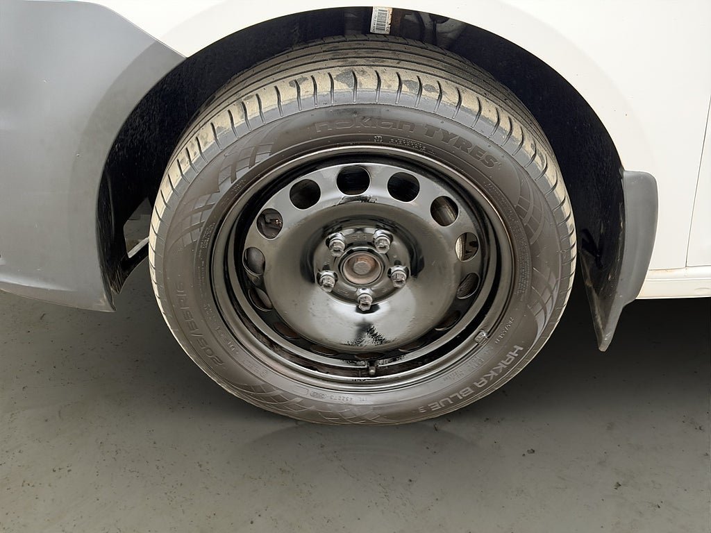 Vehicle Image 25