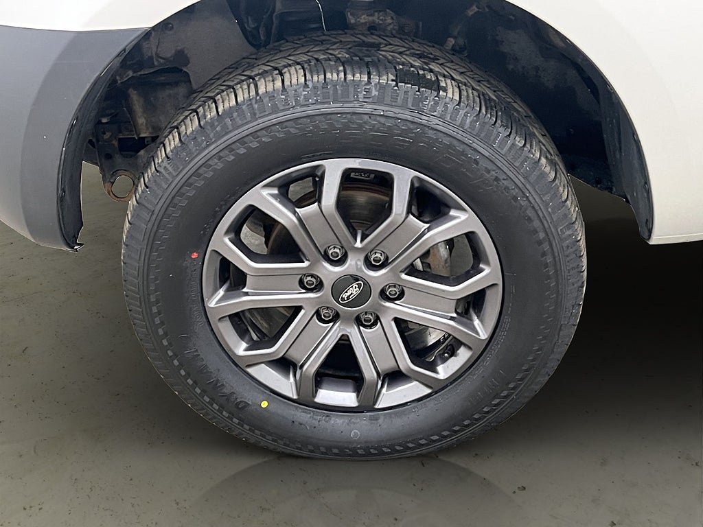 Vehicle Image 24