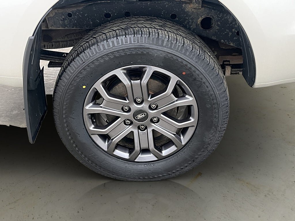 Vehicle Image 26