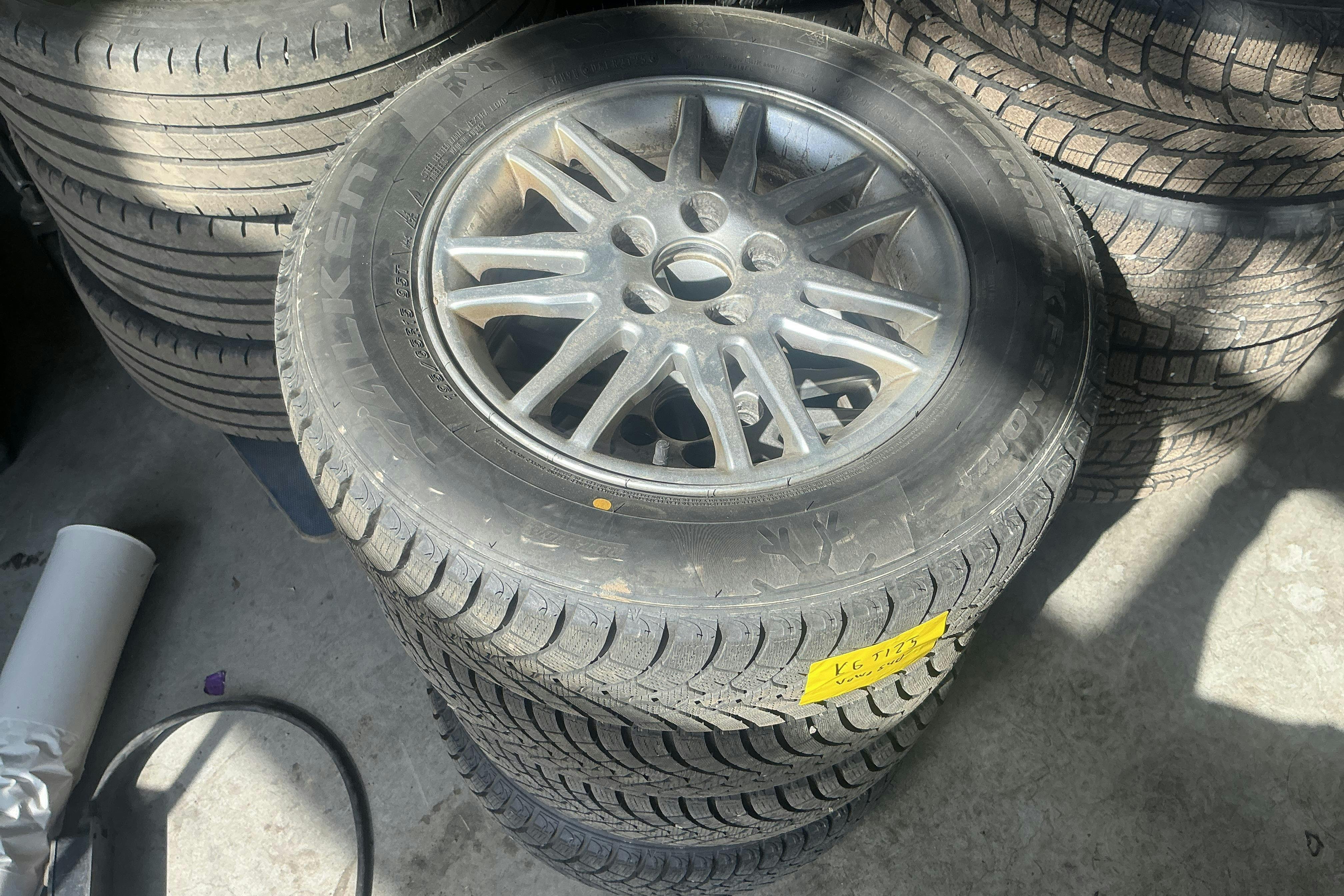 Vehicle Image 14