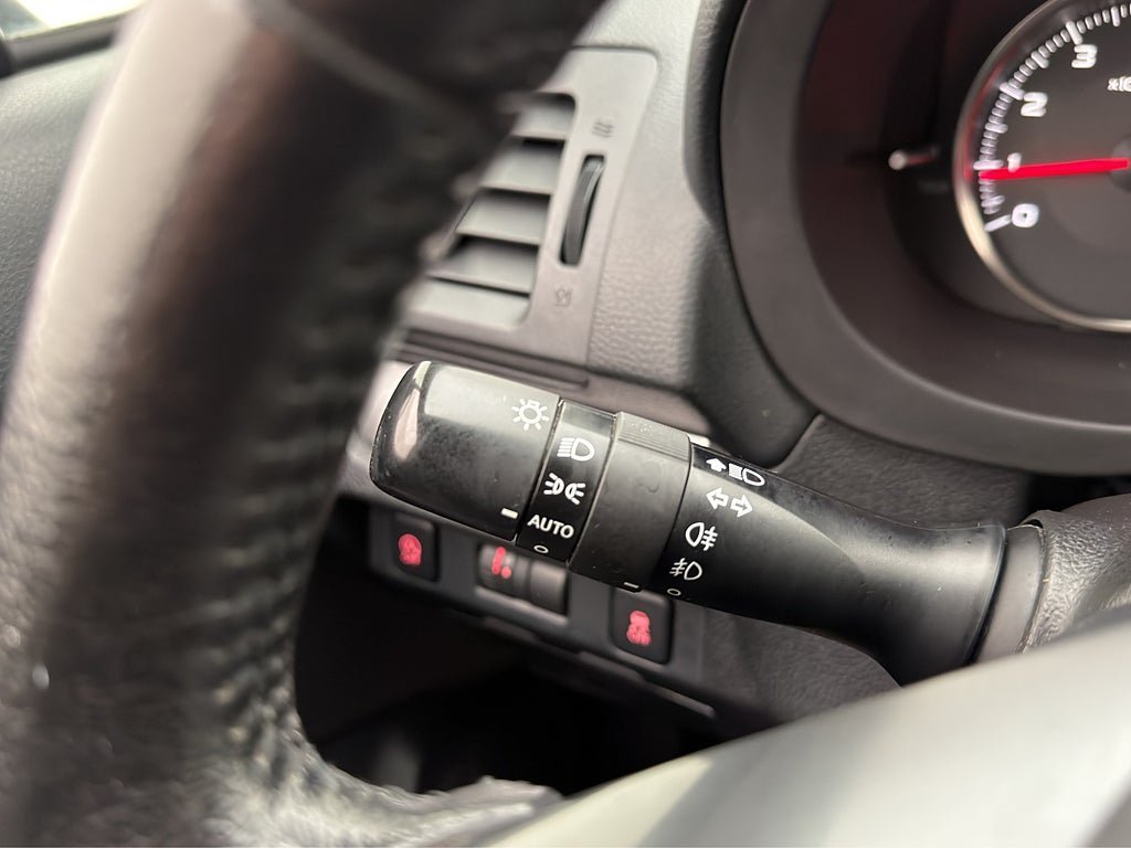 Vehicle Image 25