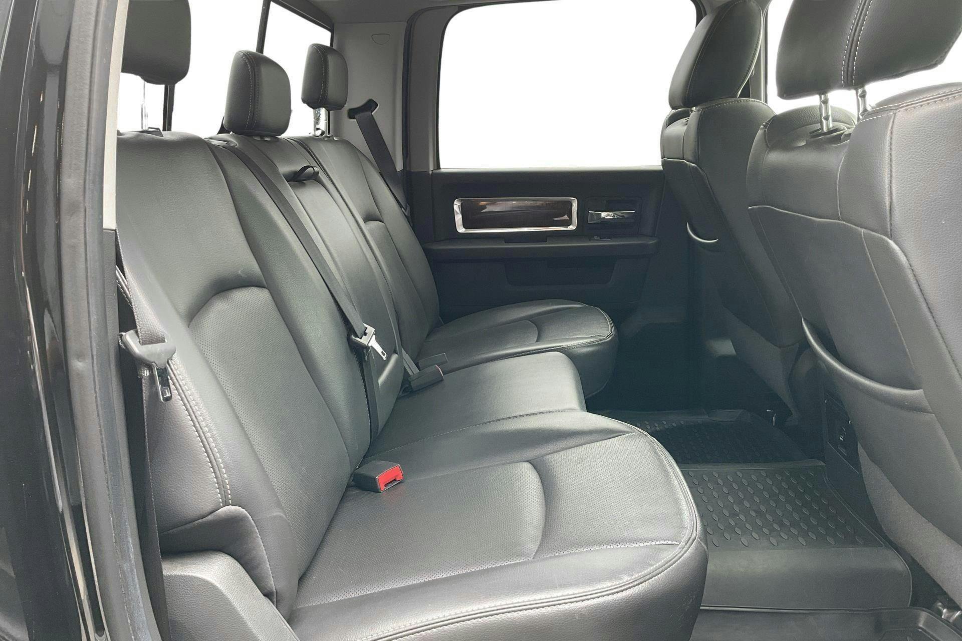 Vehicle Image 8