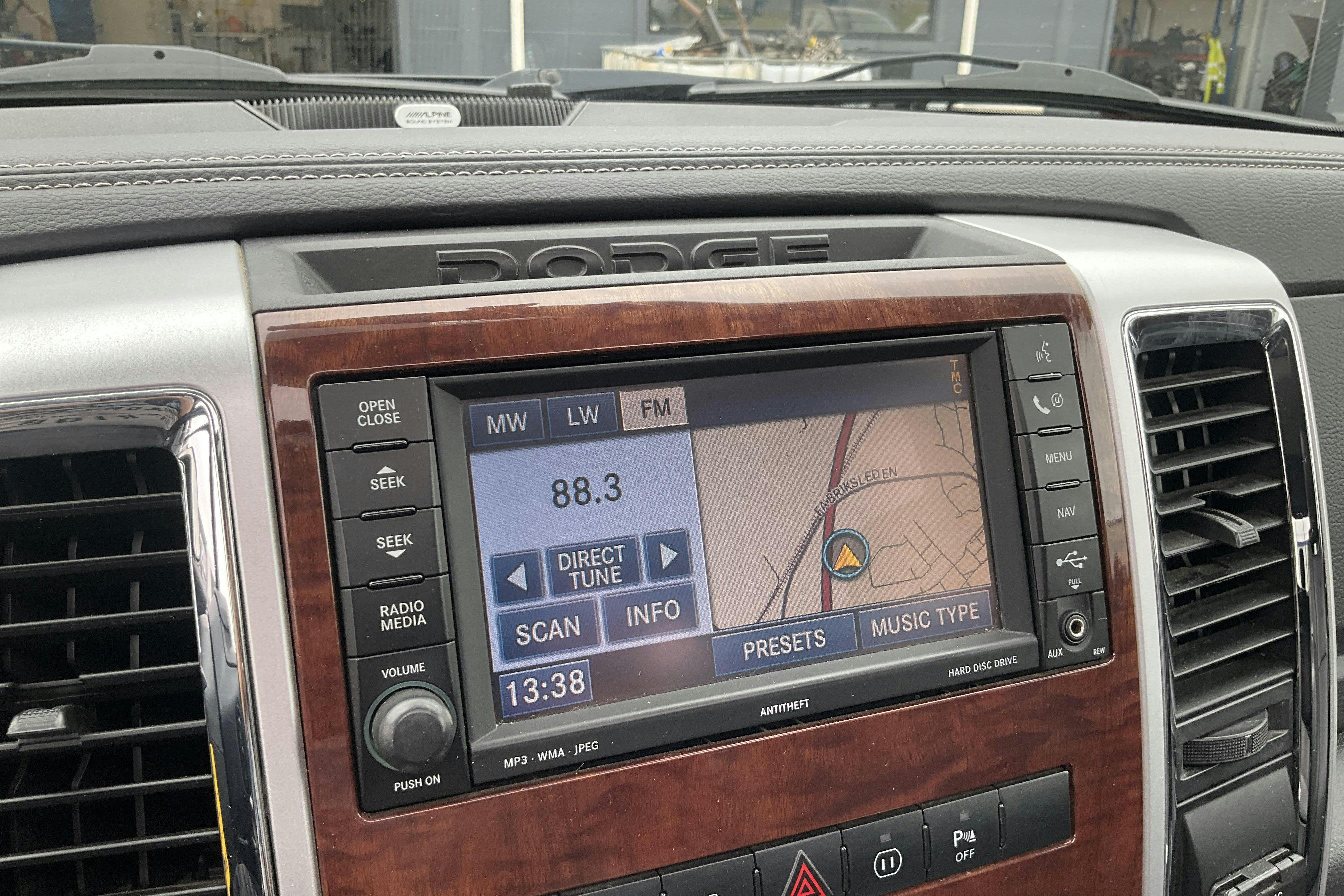 Vehicle Image 12