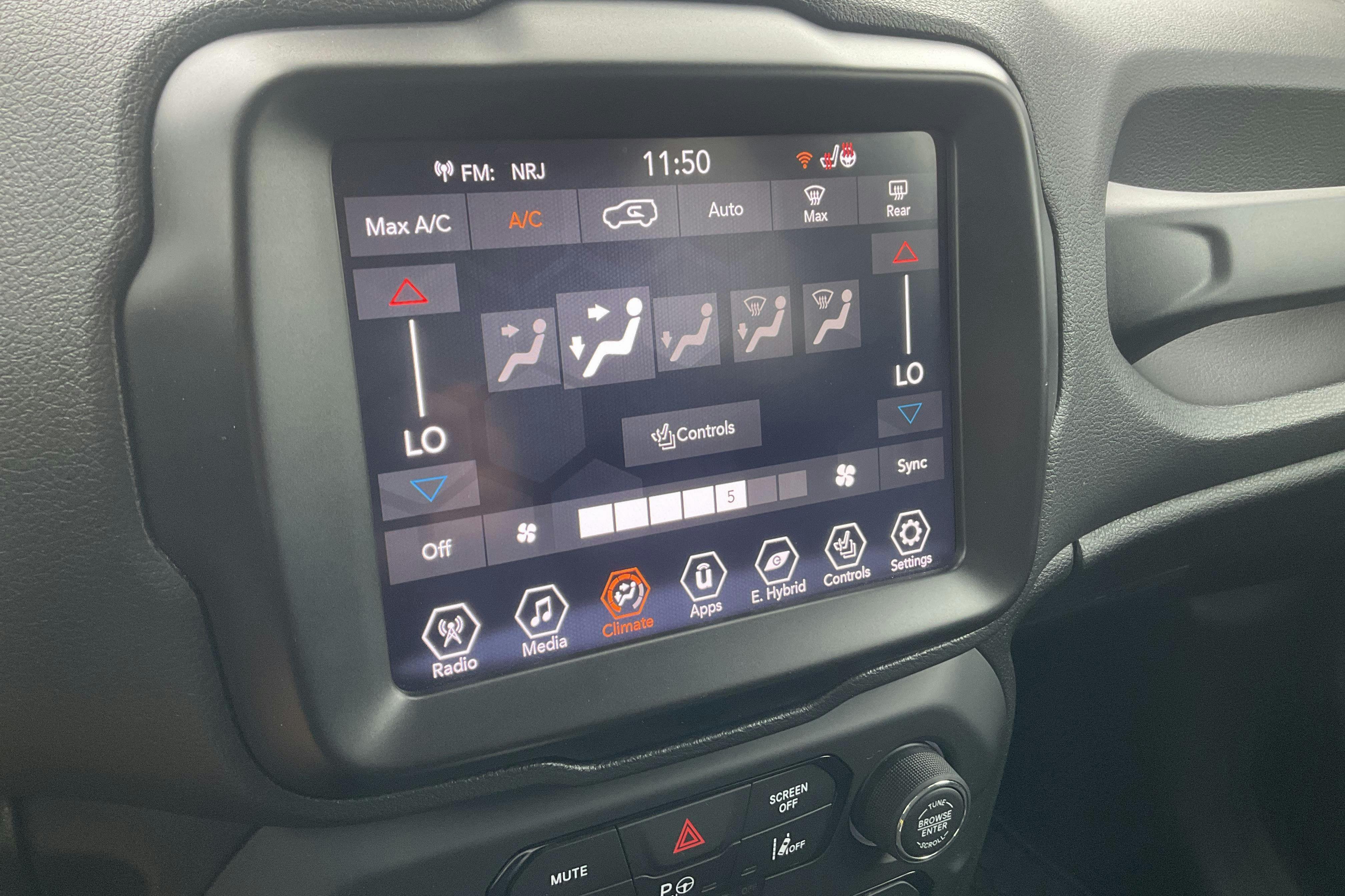 Vehicle Image 12