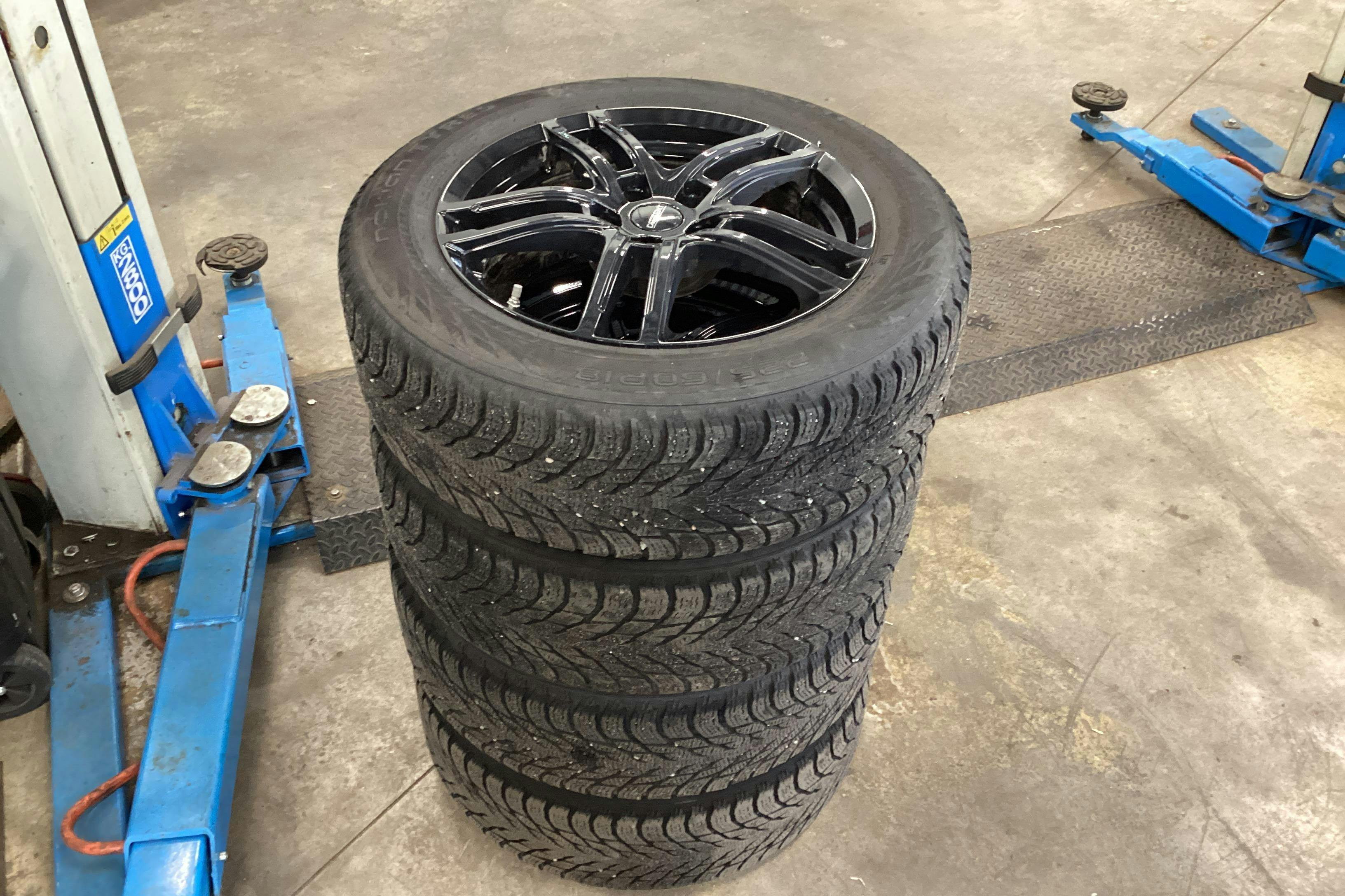Vehicle Image 16