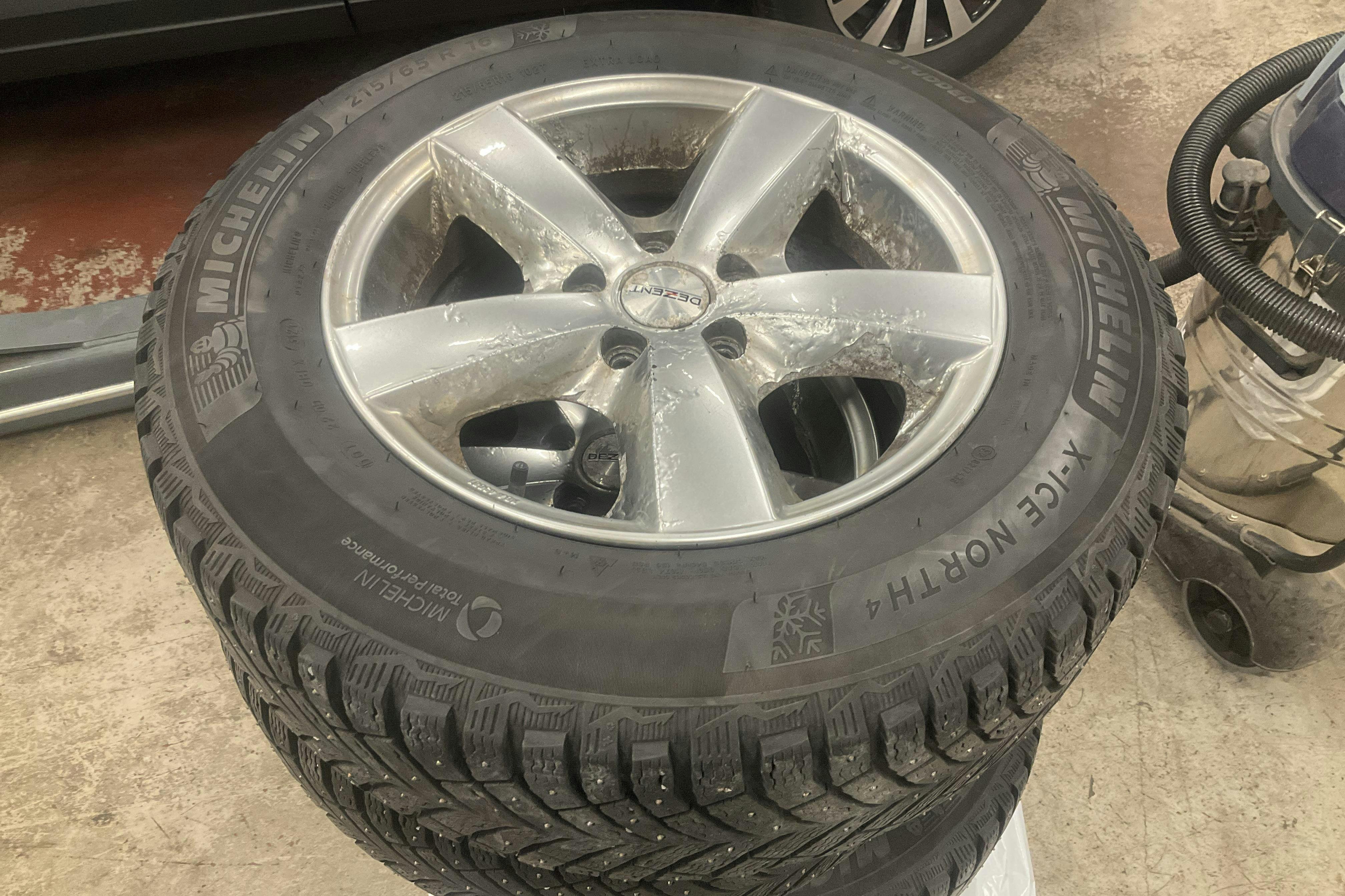 Vehicle Image 12