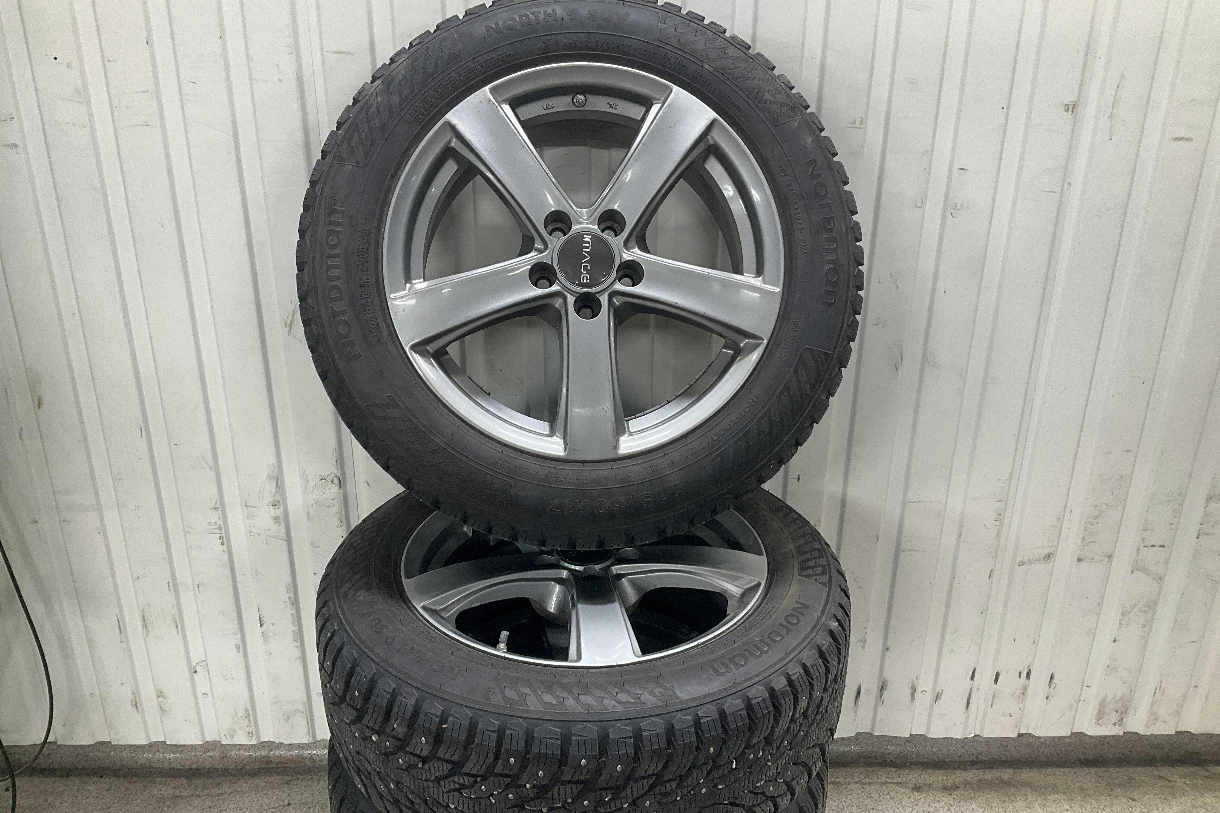 Vehicle Image 16