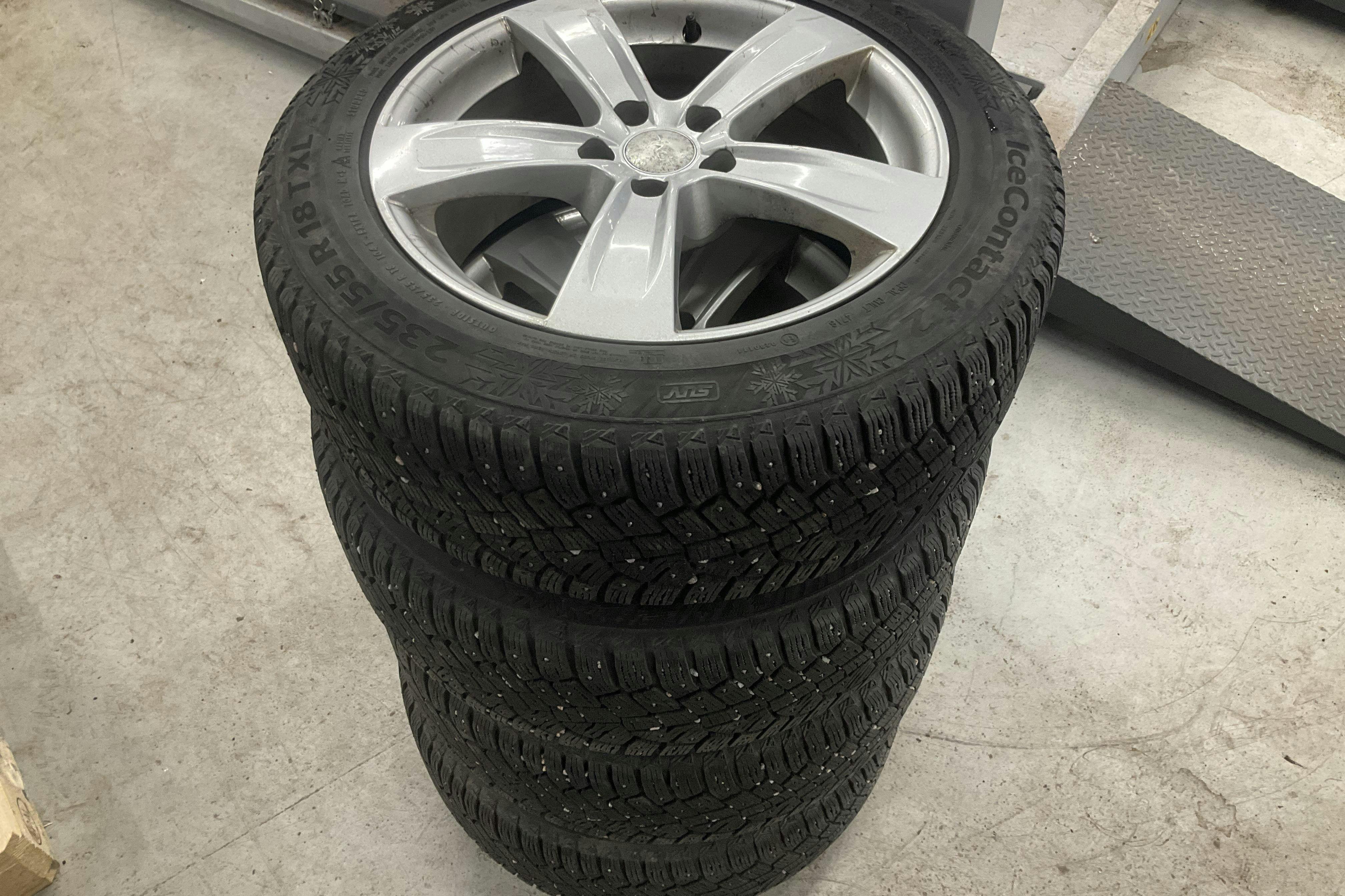 Vehicle Image 16