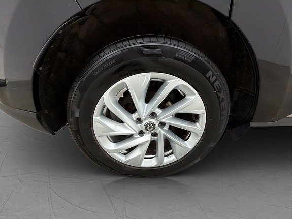 Vehicle Image 32