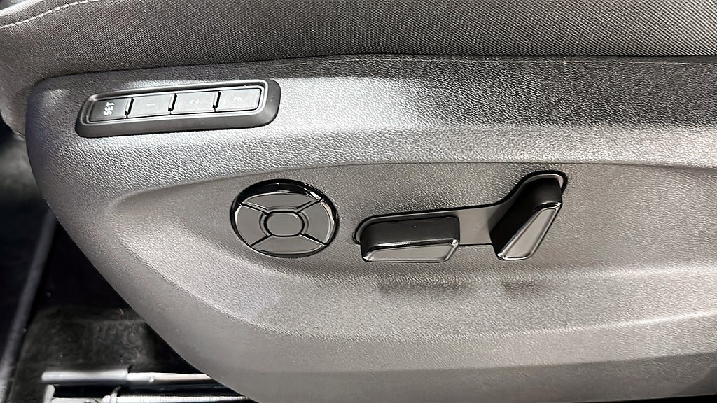 Vehicle Image 24