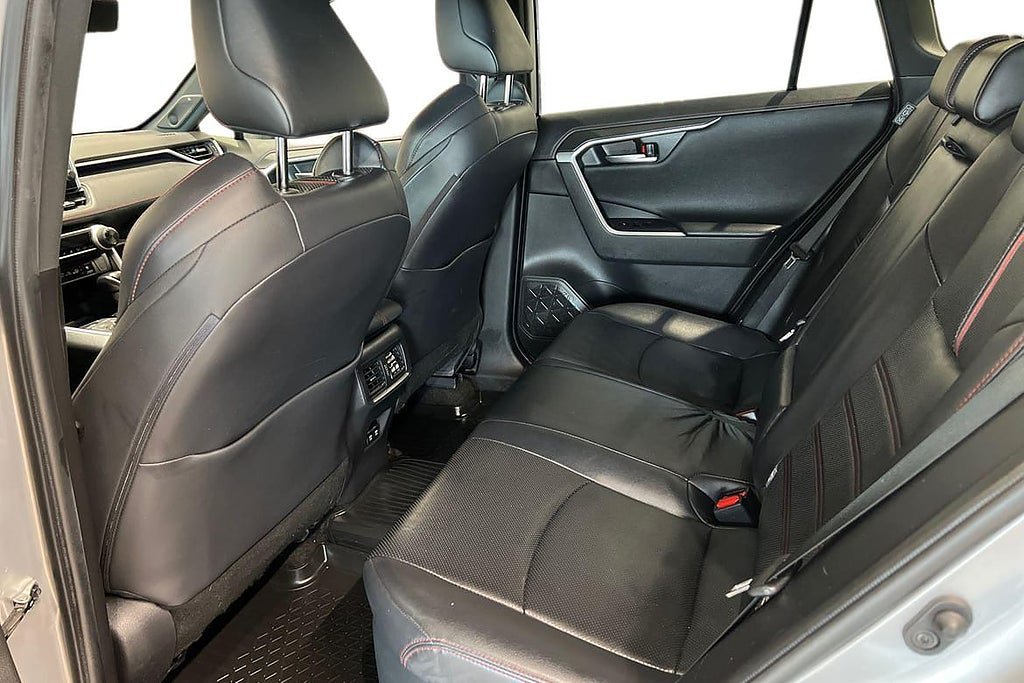 Vehicle Image 16