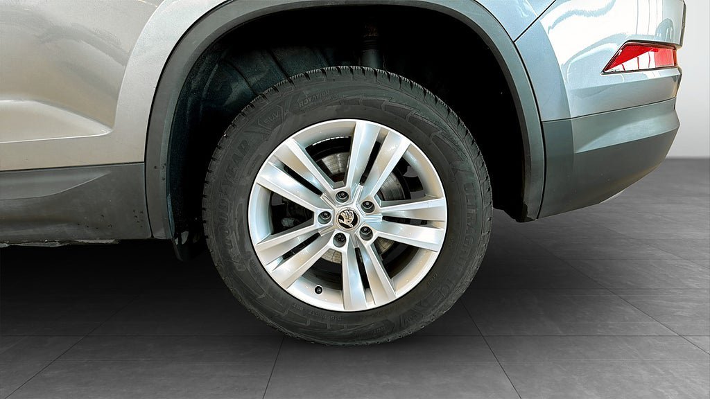 Vehicle Image 6