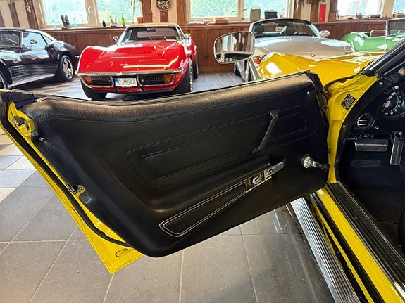 Vehicle Image 25