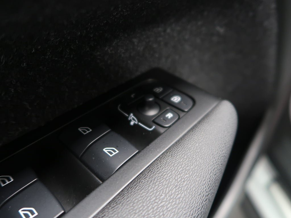 Vehicle Image 38