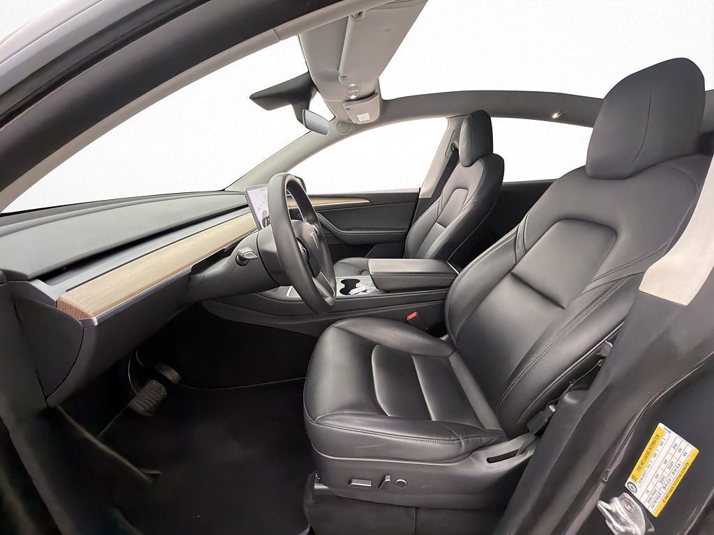 Vehicle Image 32
