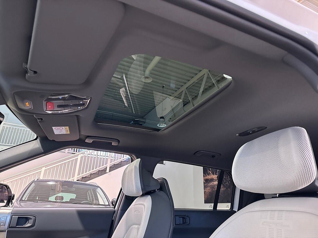 Vehicle Image 22