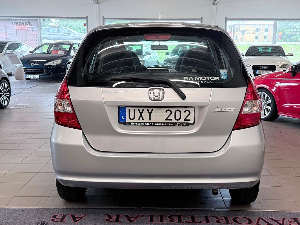Vehicle Image 15