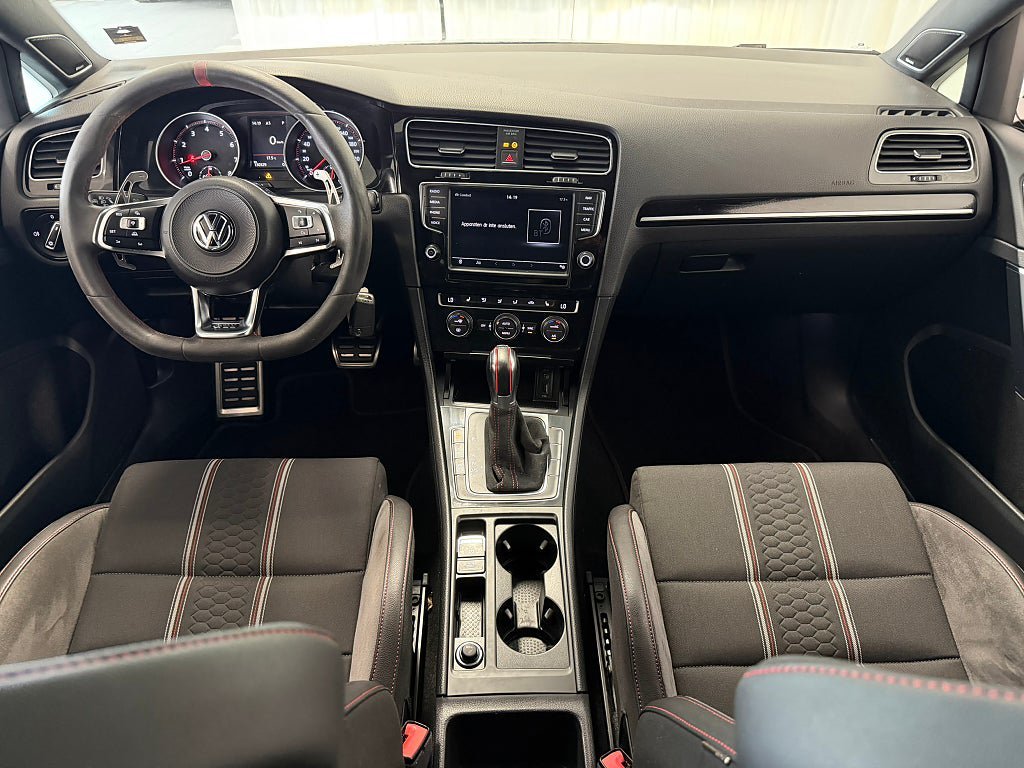 Vehicle Image 12