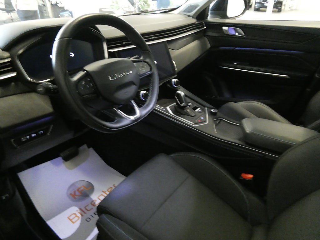 Vehicle Image 12