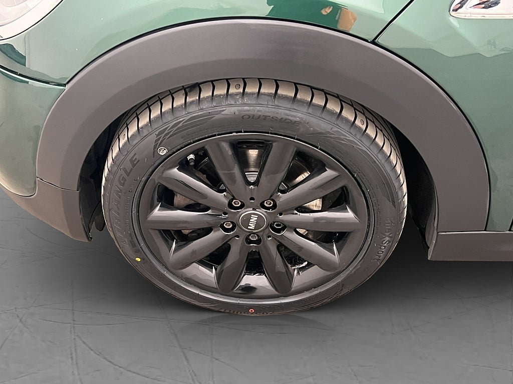Vehicle Image 22