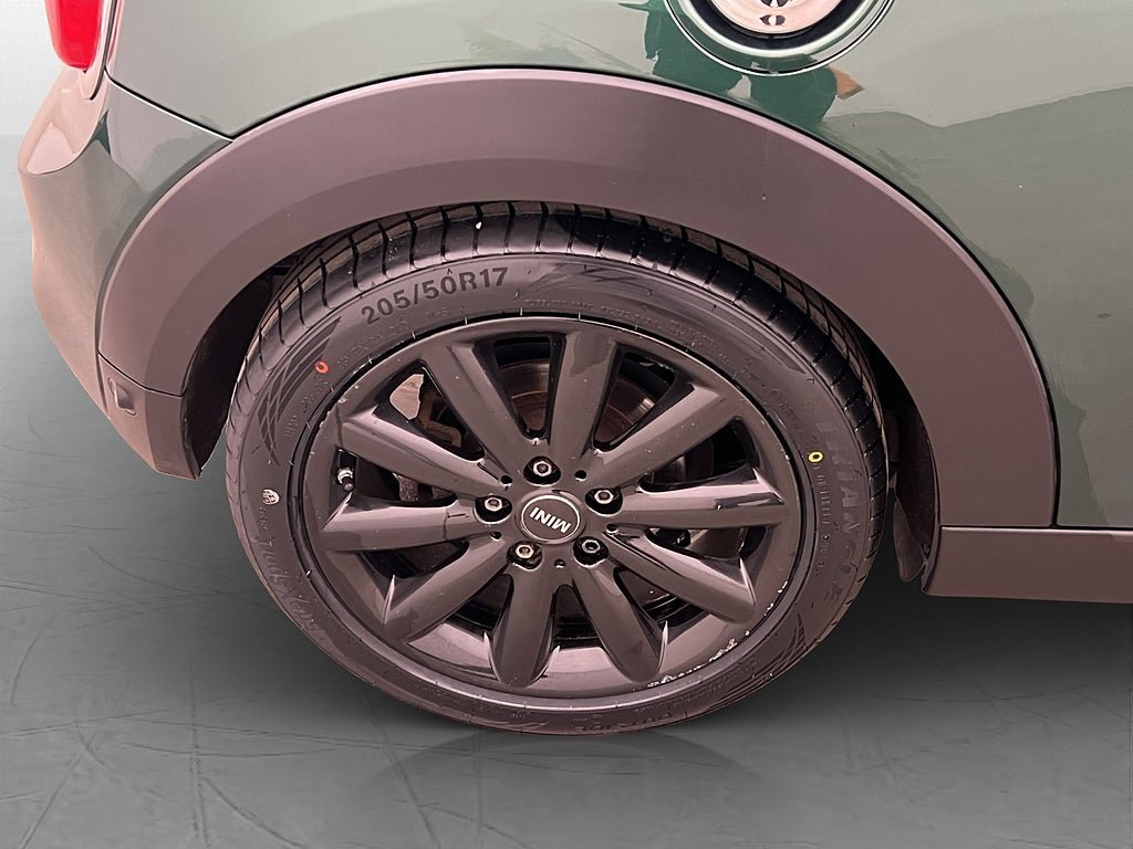 Vehicle Image 24
